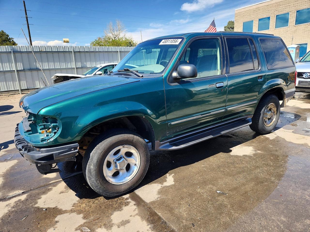 2001 Ford Explorer XLT, VIN 1FMZU73E41ZA75112 — Front end