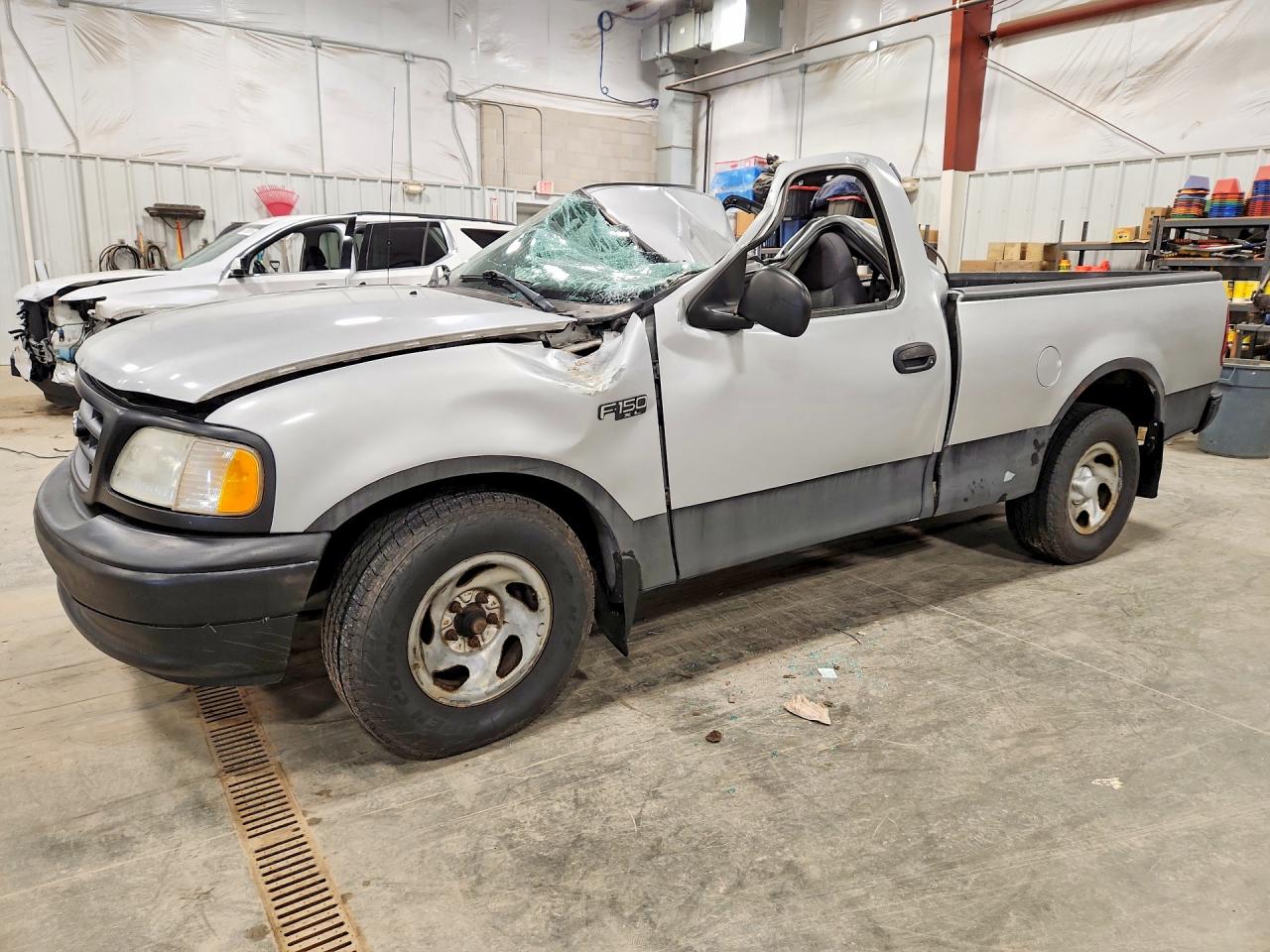 2003 Ford F-150 XL, VIN 1FTRF17243NA19435 — Крыша