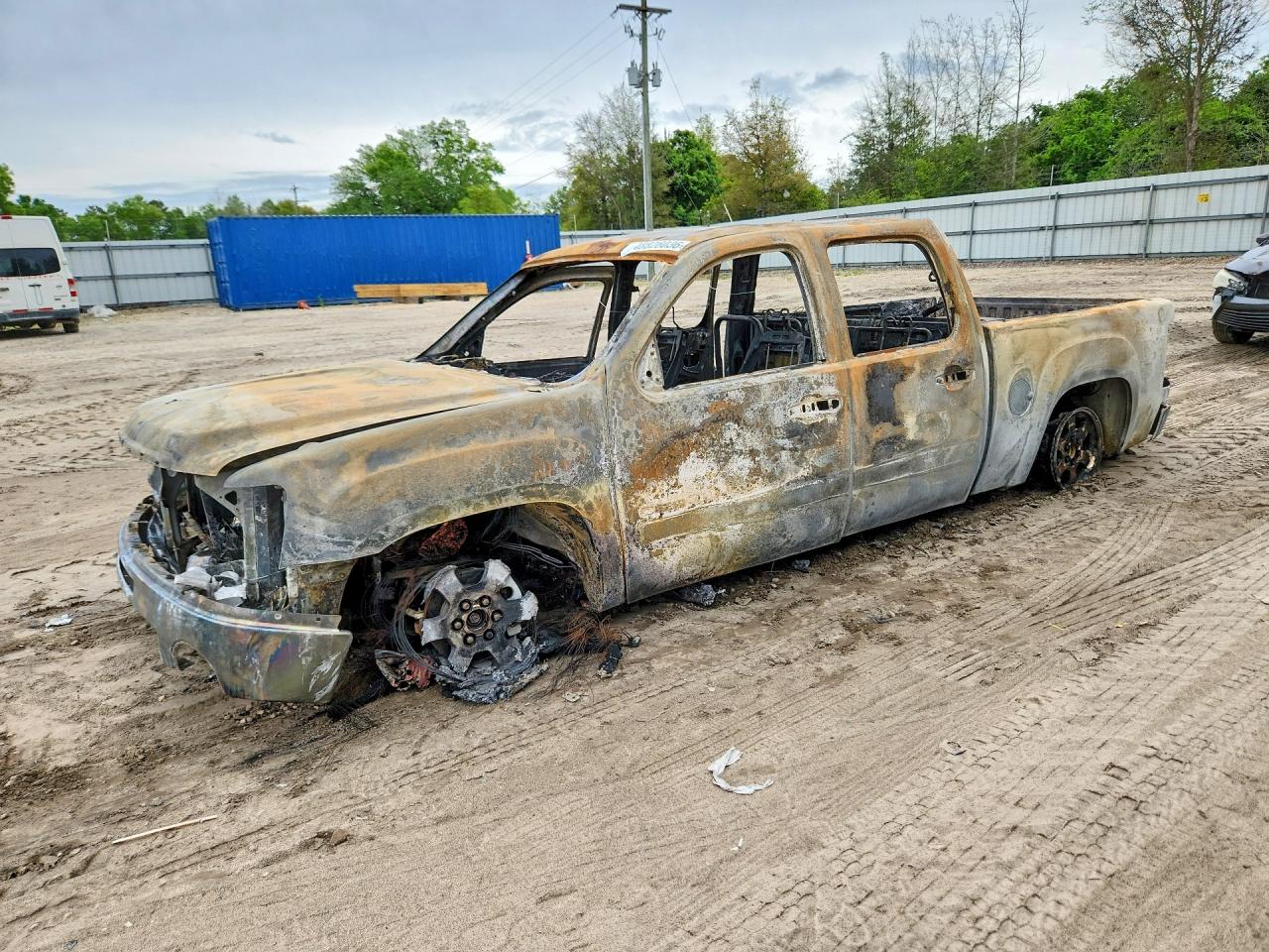 2013 GMC Sierra 1500 SLE, VIN 3GTP2VE75DG214642 — Engine fire