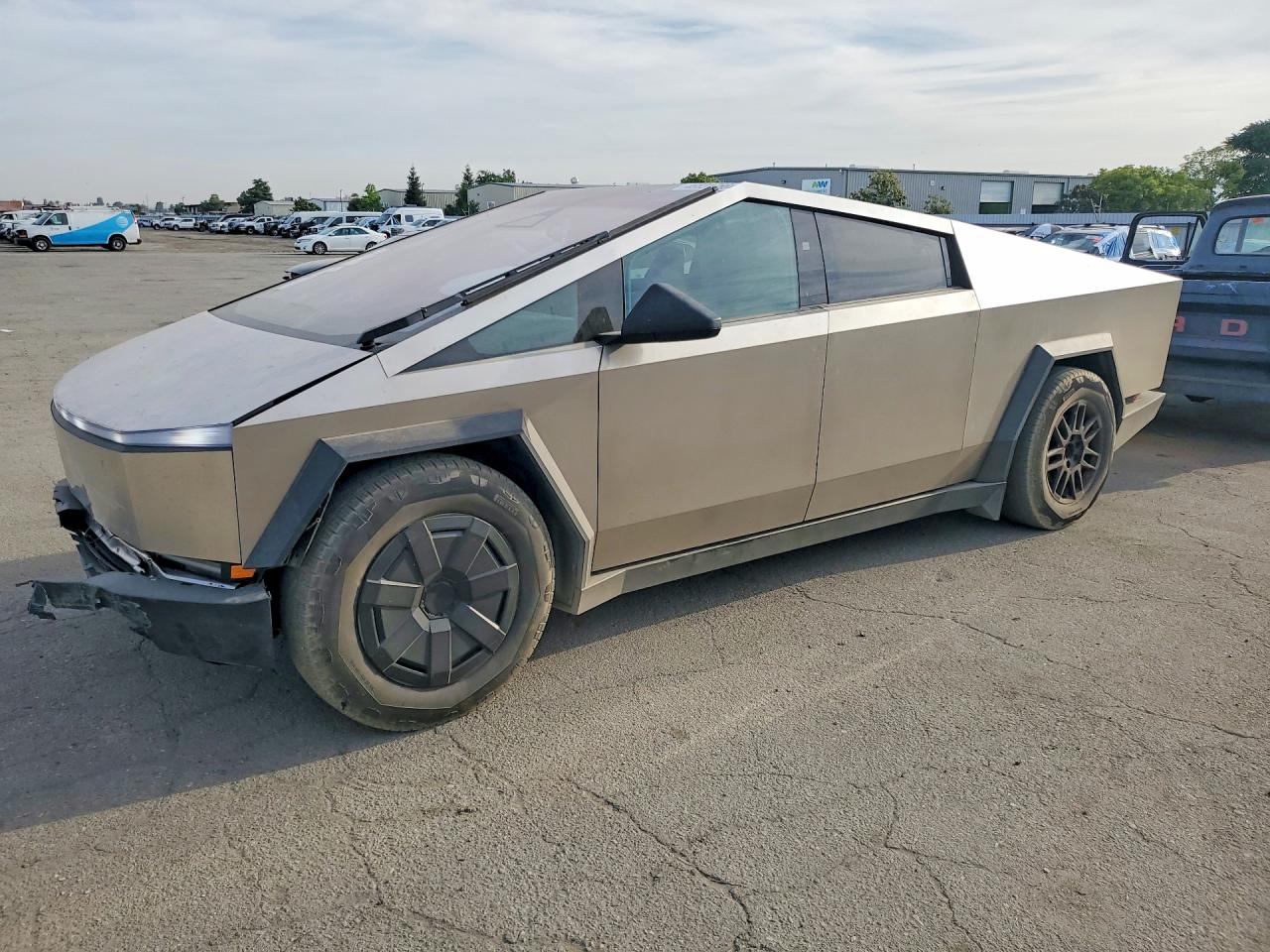 2024 Tesla Cybertruck, VIN 7G2CEHED5RA034355 — Front end