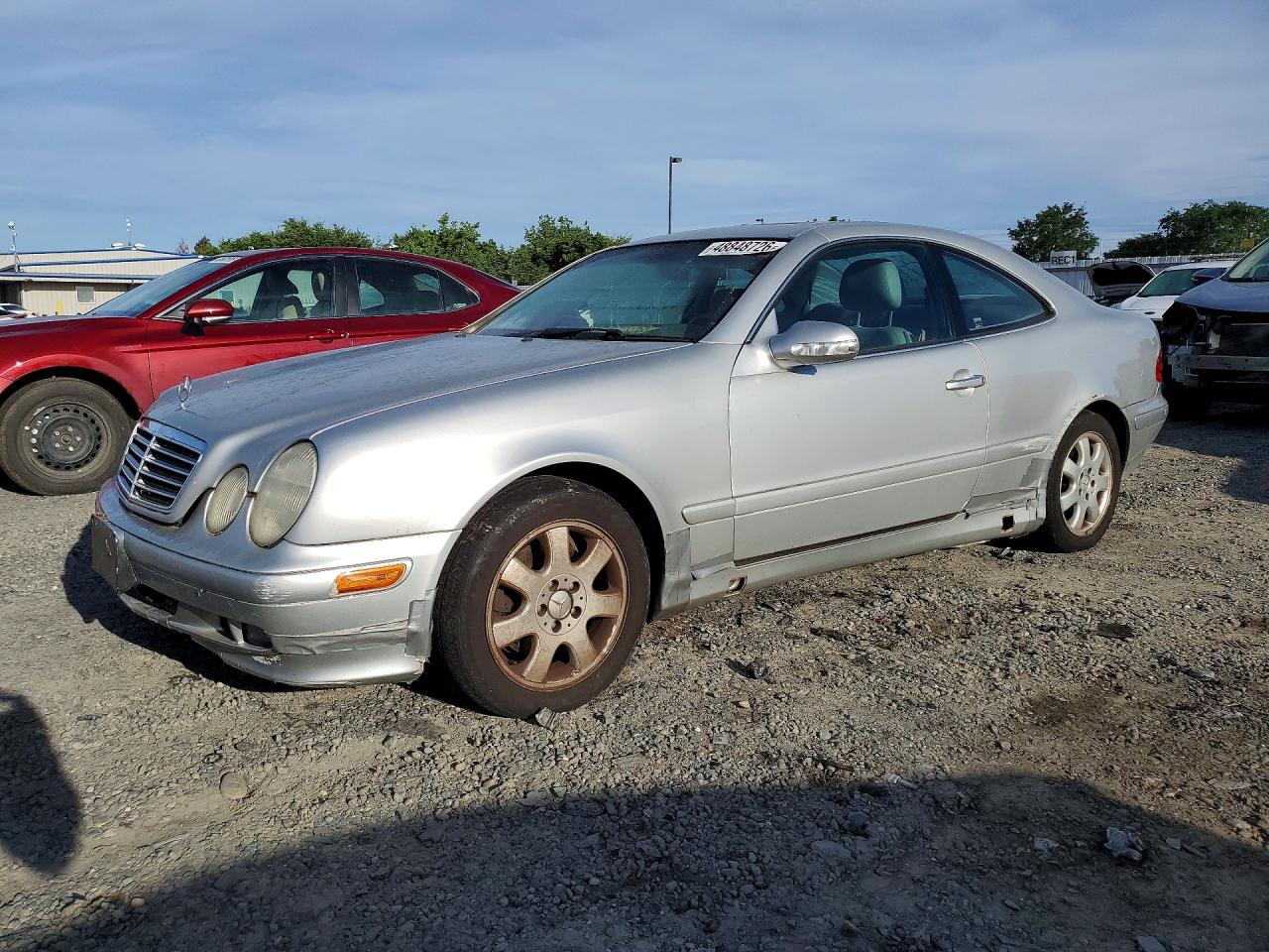 2000 Mercedes-Benz CLK 320/430, VIN WDBLJ65GXYF157240 — Front end