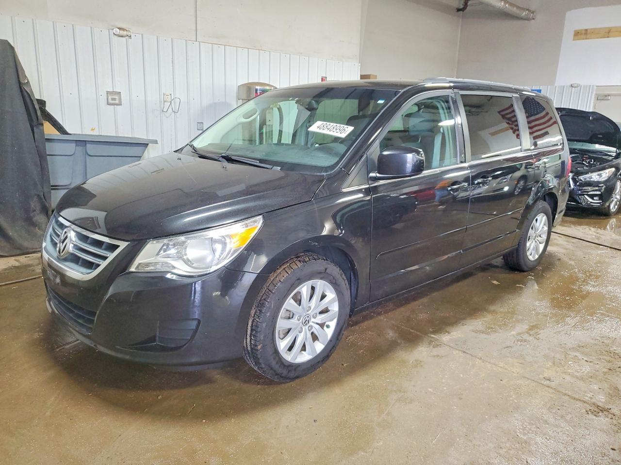 2014 Volkswagen Routan SE, VIN 2C4RVABG5ER134993 — Hail