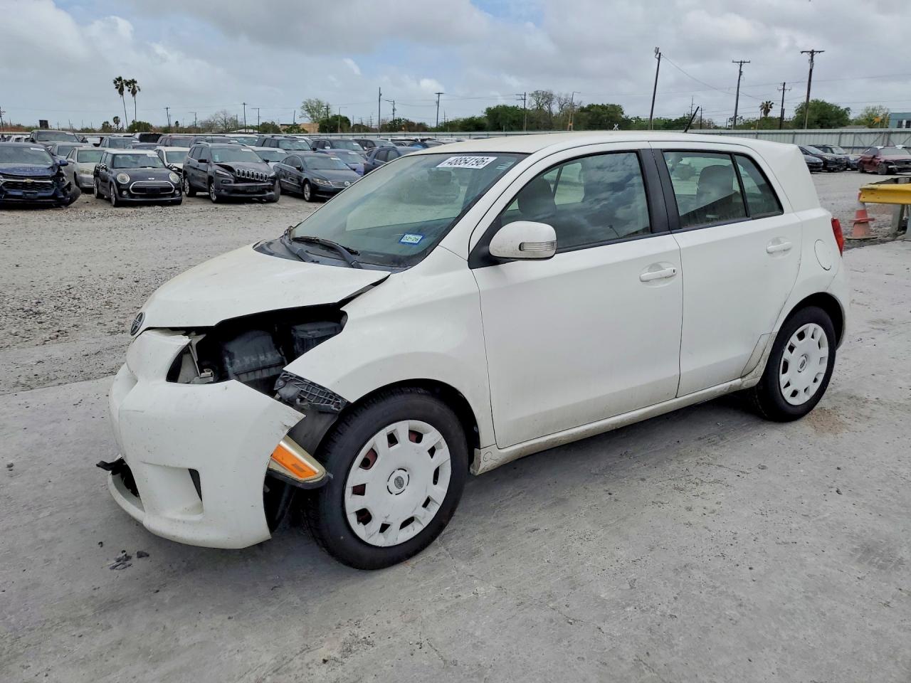 2011 Scion xD, VIN JTKKU4B48B1015288 — Перед