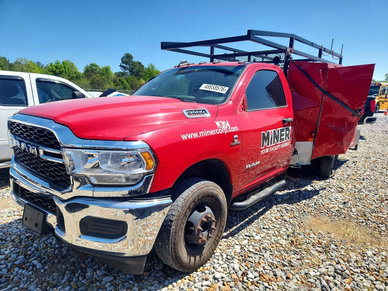 2020 Ram 3500, VIN 3C7WRSAL3LG201835 — Бок