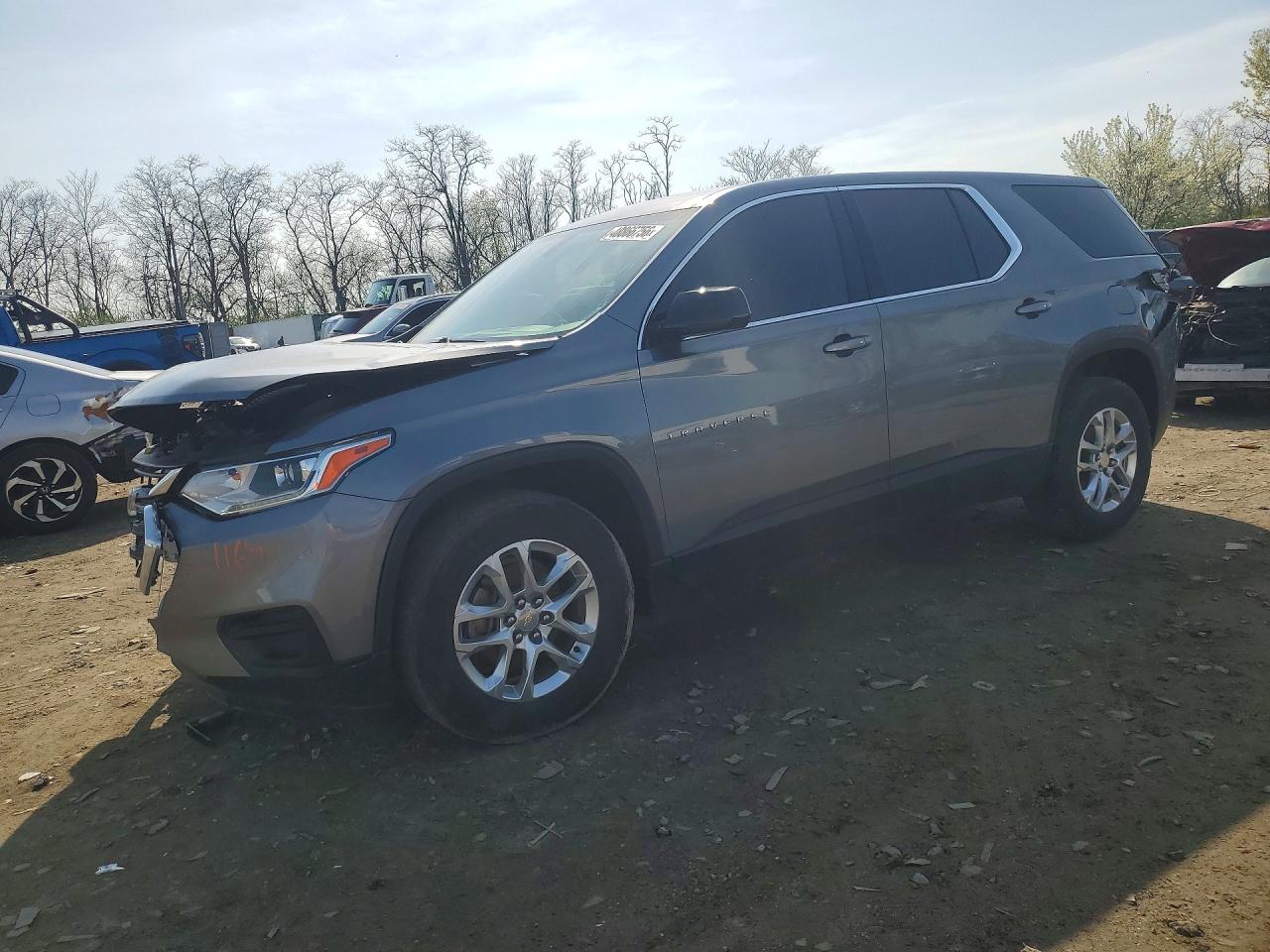 2019 Chevrolet Traverse LS, VIN 1GNEVFKW8KJ264082 — Front end