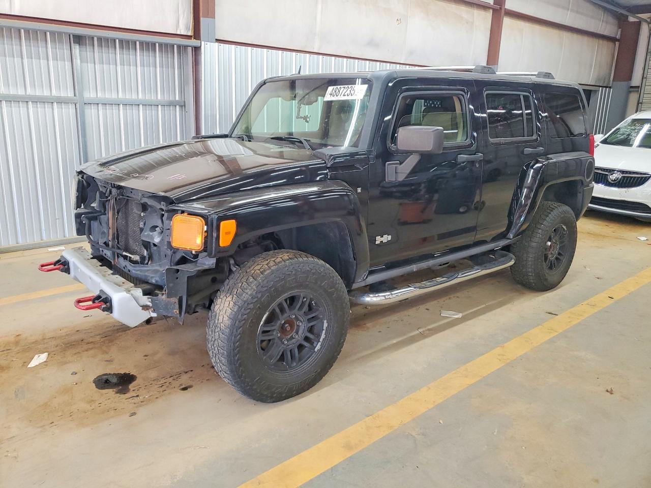 2008 Hummer H3 Luxury, VIN 5GTEN13E888111437 — Front end
