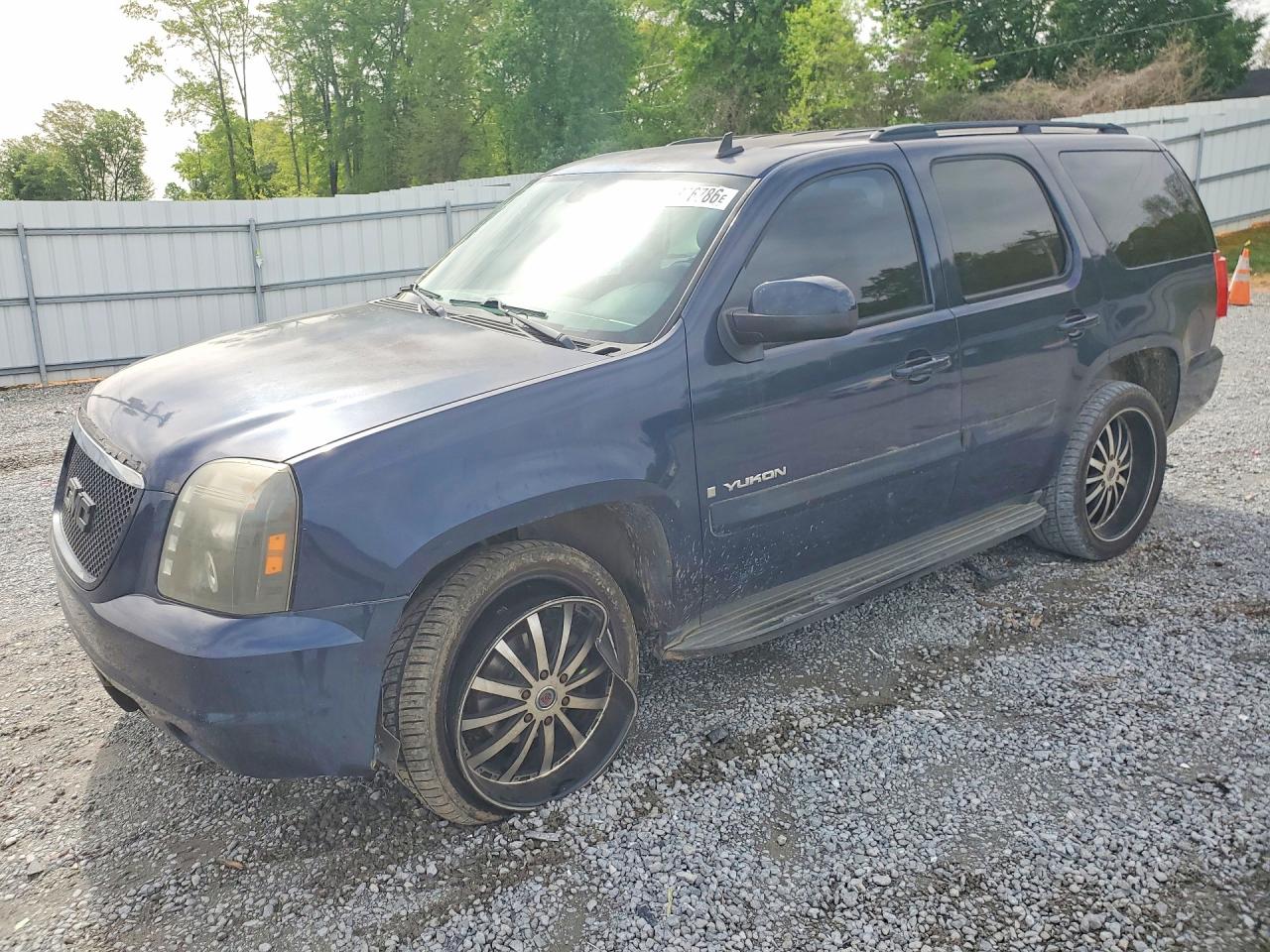 2009 GMC Yukon SLE 3SA, VIN 1GKFK23009R220120 — Front end