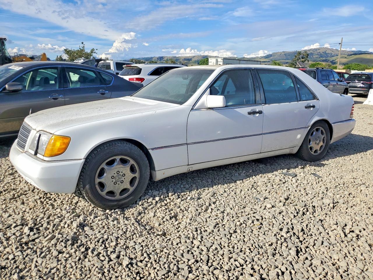 1992 Mercedes-Benz 500, VIN WDBGA51E7NA061462 — Minor dents and scratches