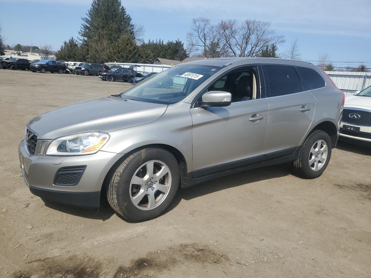 2011 Volvo XC60 3.2L, VIN YV4940DZ9B2148141 — Бок