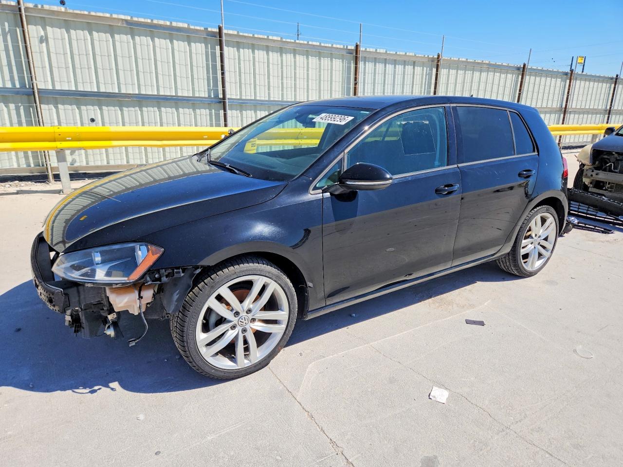 2015 Volkswagen Golf S, VIN 3VW2A7AUXFM018900 — Front end