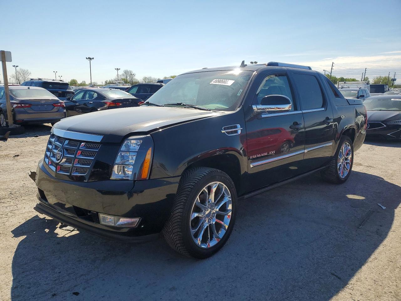 2013 Cadillac Escalade EXT Premium, VIN 3GYT4NEF4DG370195 — Front end