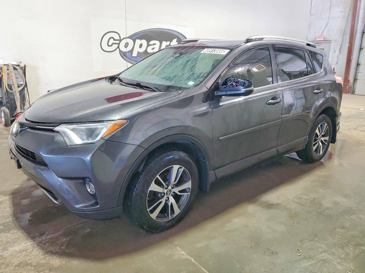 2018 Toyota RAV4 XLE, VIN JTMRFREVXJJ241462 — Rear end