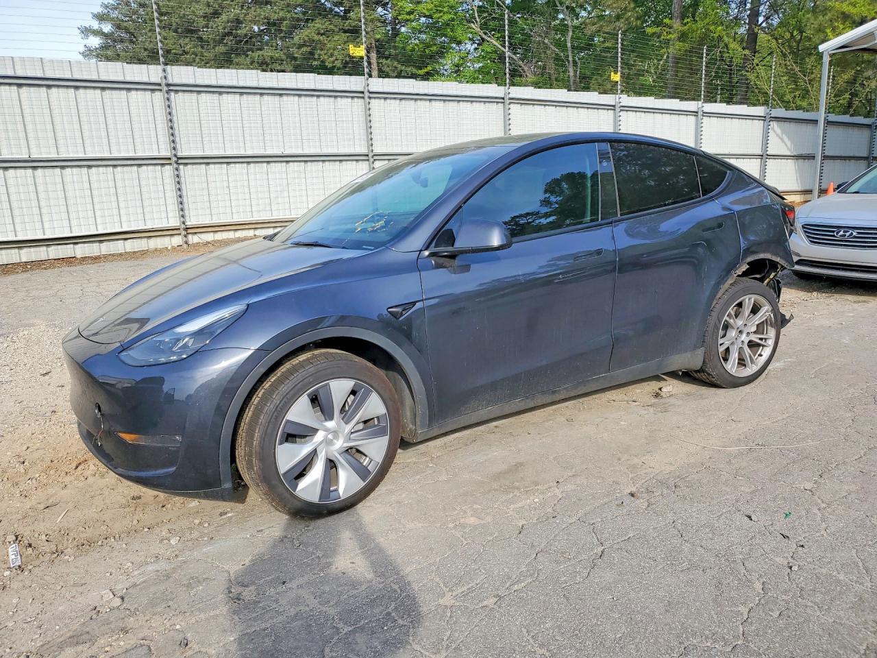 2024 Tesla Model Y Long Range, VIN 7SAYGDEE6RA263022 — Rear end