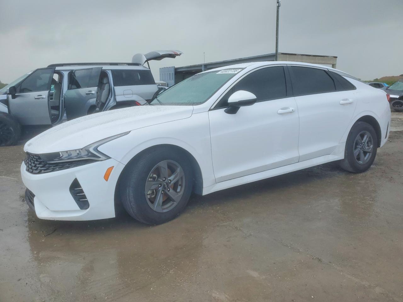 2023 Kia K5 LXS, VIN 5XXG14J21PG222171 — Front end