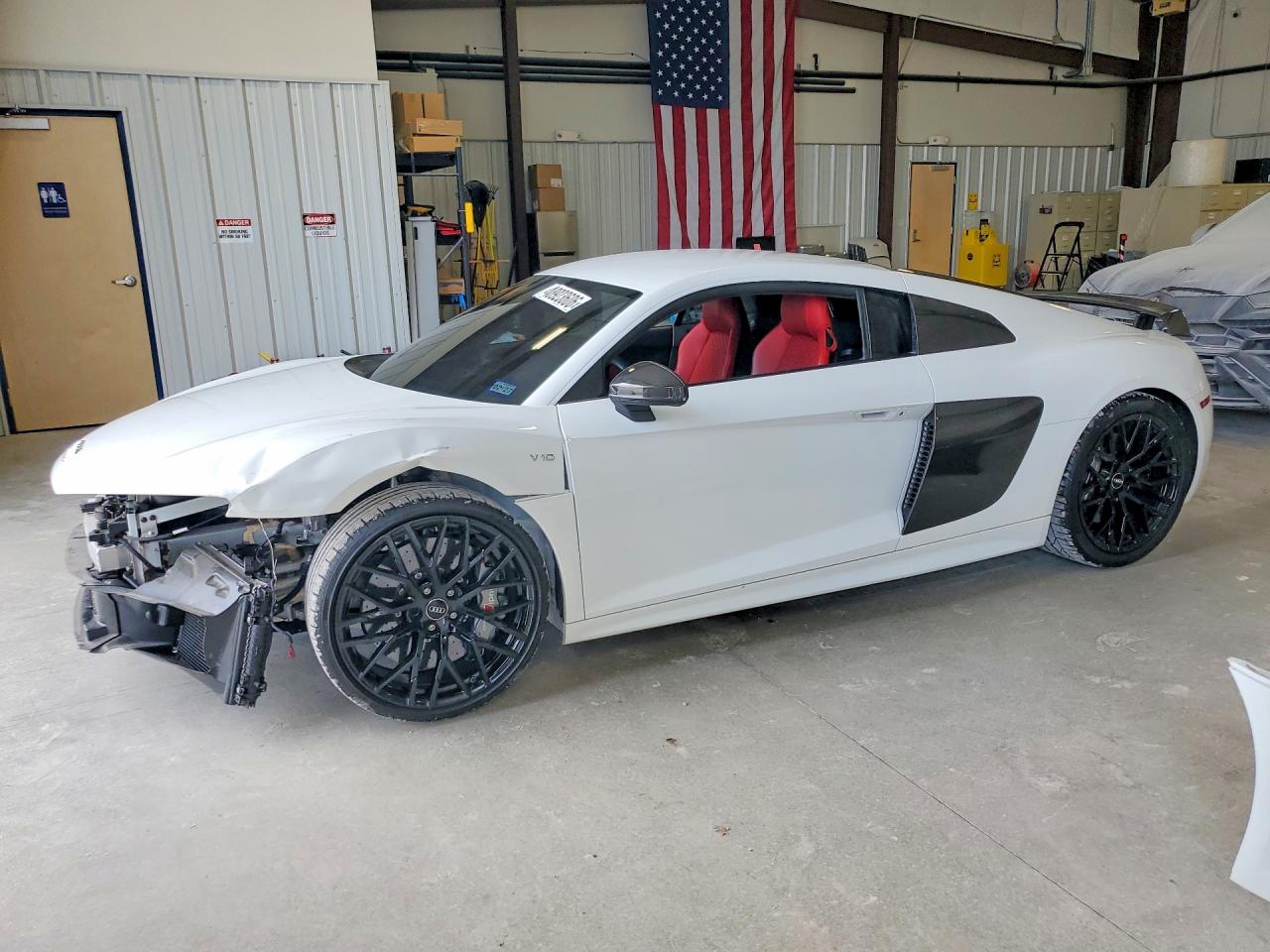 2018 Audi R8 V10 plus, VIN WUAKBAFXXJ7900428 — Front end