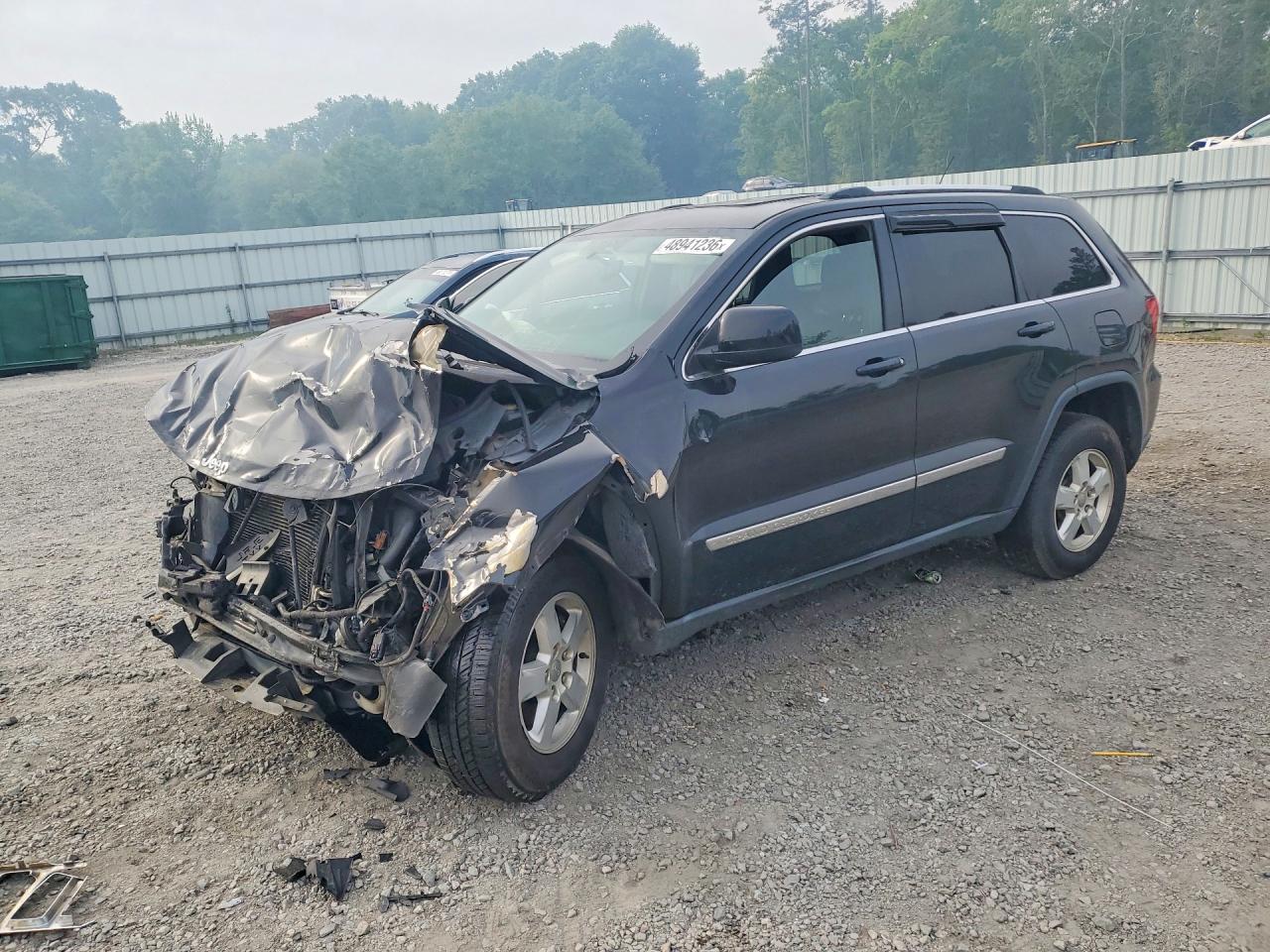 2013 Jeep Grand Cherokee Laredo, VIN 1C4RJEAG5DC517599 — Front end