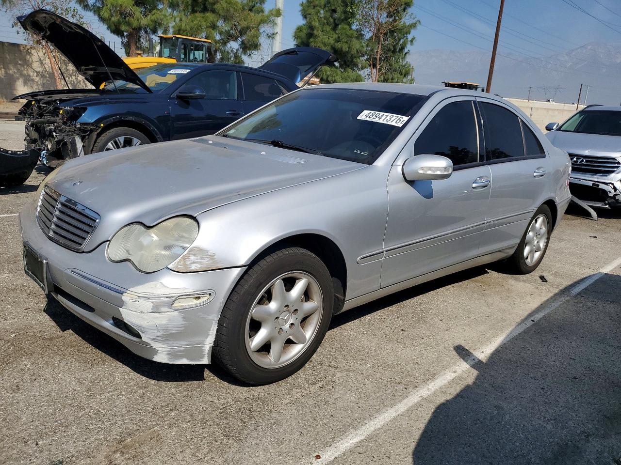 2001 Mercedes-Benz C 230/260/280/320, VIN WDBRF61J11F088893 — Front end