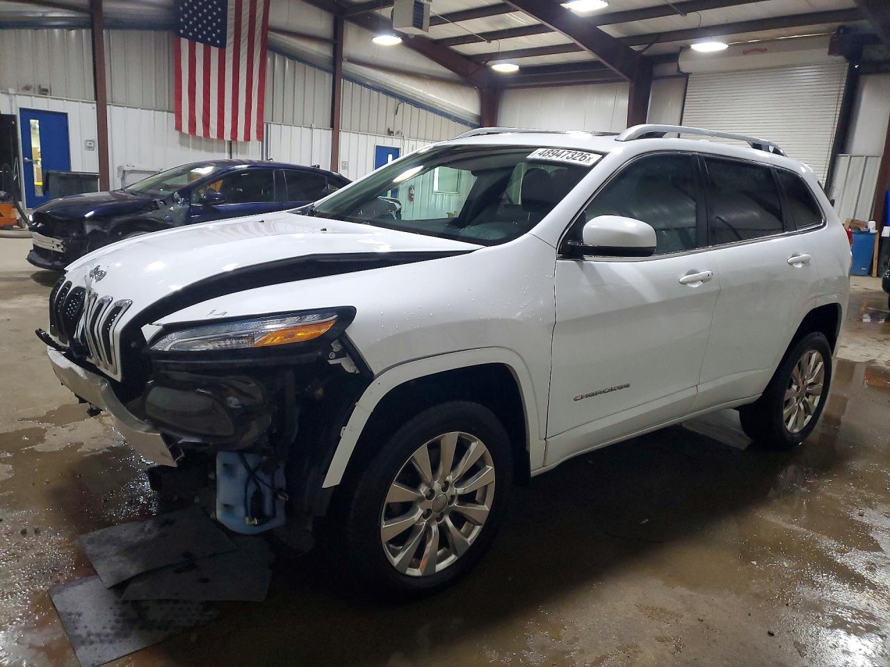 2017 Jeep Cherokee Overland, VIN 1C4PJMJS6HW509067 — Front end