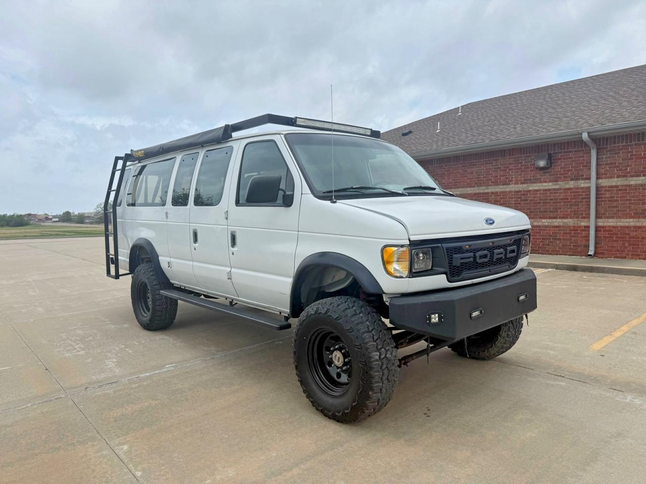 1994 Ford Econoline Wagon XL, VIN 1FBJS31H1RHB65675 — Minor dents and scratches