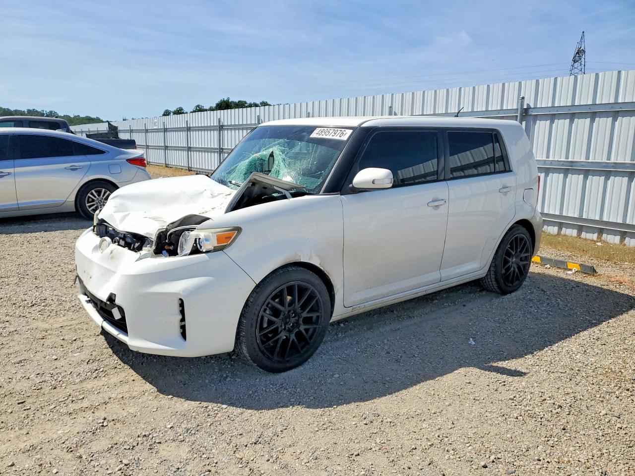2014 Scion xB, VIN JTLZE4FE4EJ061599 — Front end