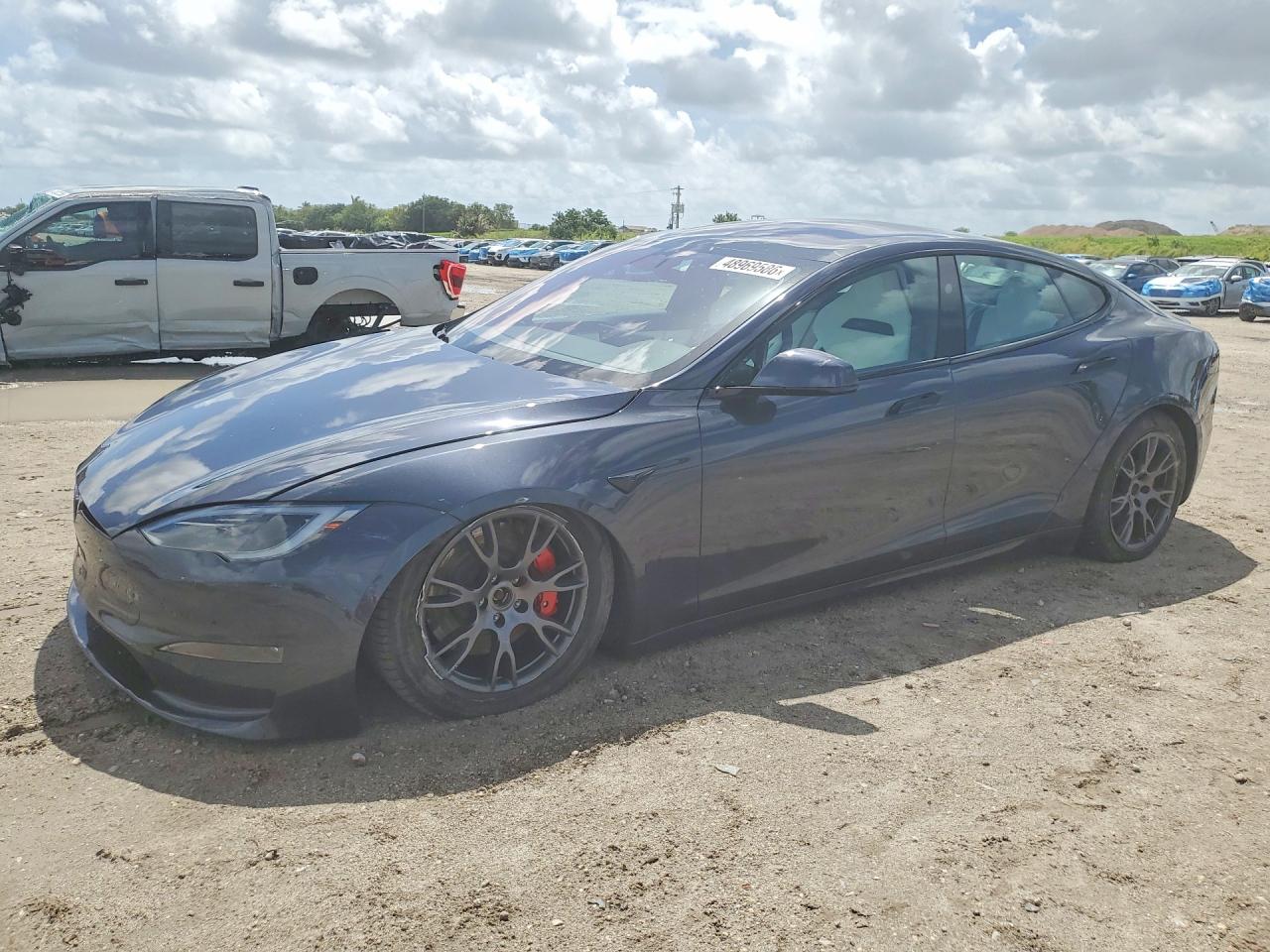 2024 Tesla Model S Plaid, VIN 5YJSA1E6XRF538745 — Перед