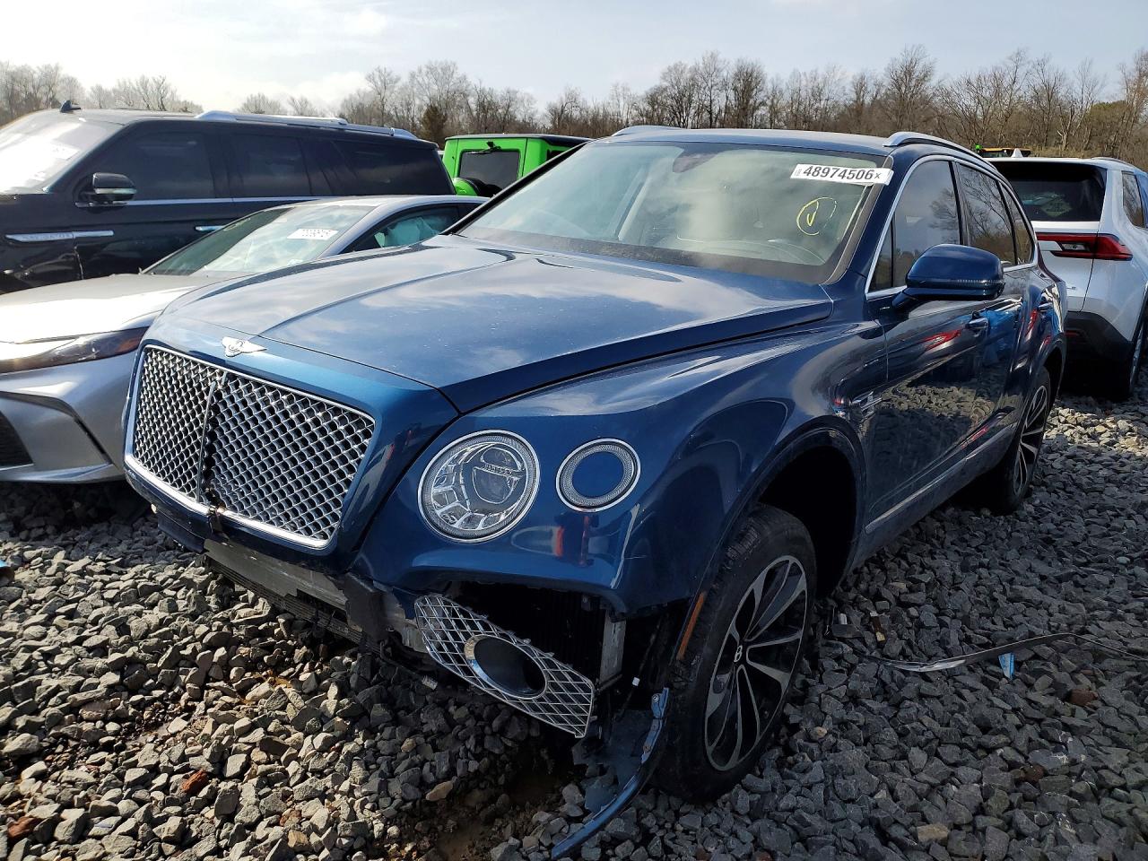 2017 Bentley Bentayga W12, VIN SJAAC2ZVXHC014876 — Front end