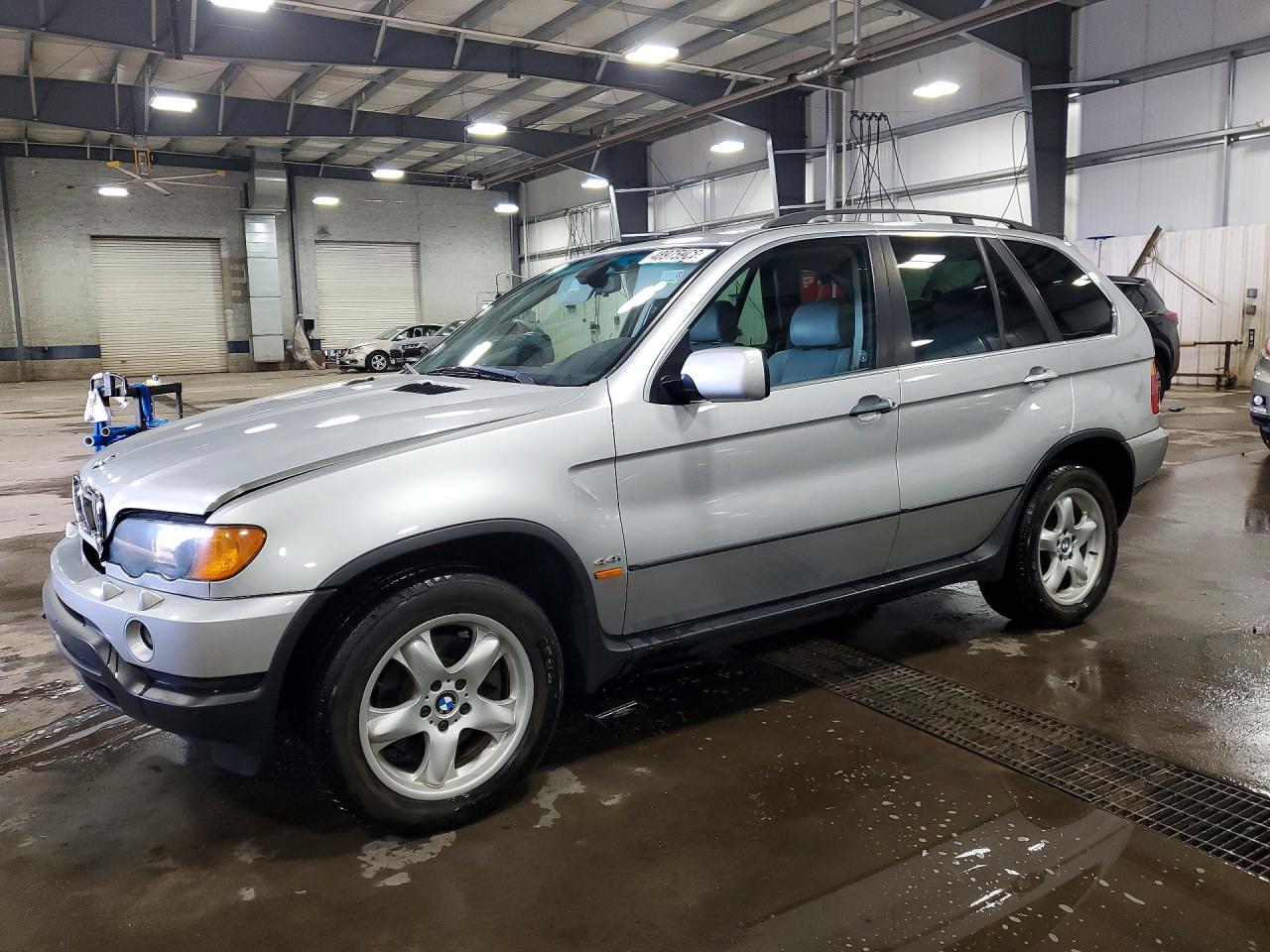 2000 BMW X5 4.4i, VIN WBAFB3359YLH04768 — Front end