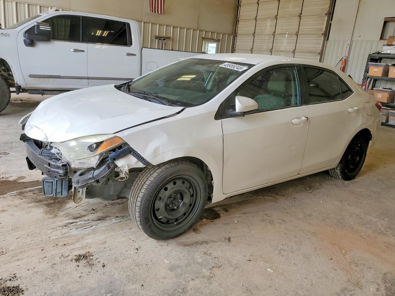 2015 Toyota Corolla LE, VIN 5YFBURHE8FP232183 — Front end