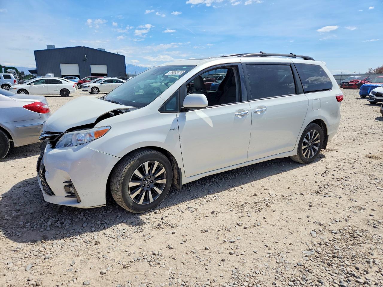 2018 Toyota Sienna XLE Premium, VIN 5TDDZ3DC4JS195824 — Front end