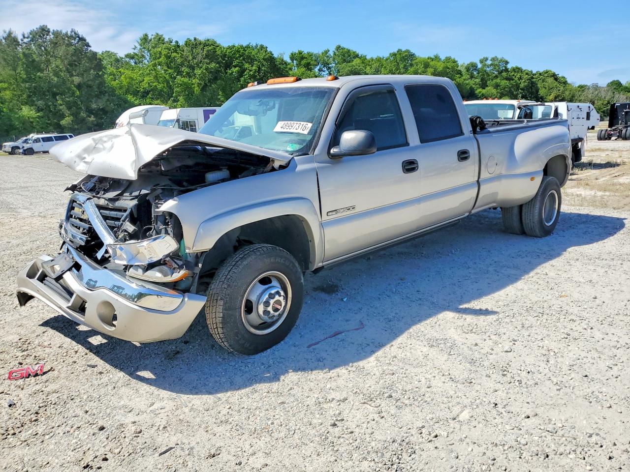 2005 GMC Sierra 3500 DRW SLE, VIN 1GTJK33G85F816368 — Front end