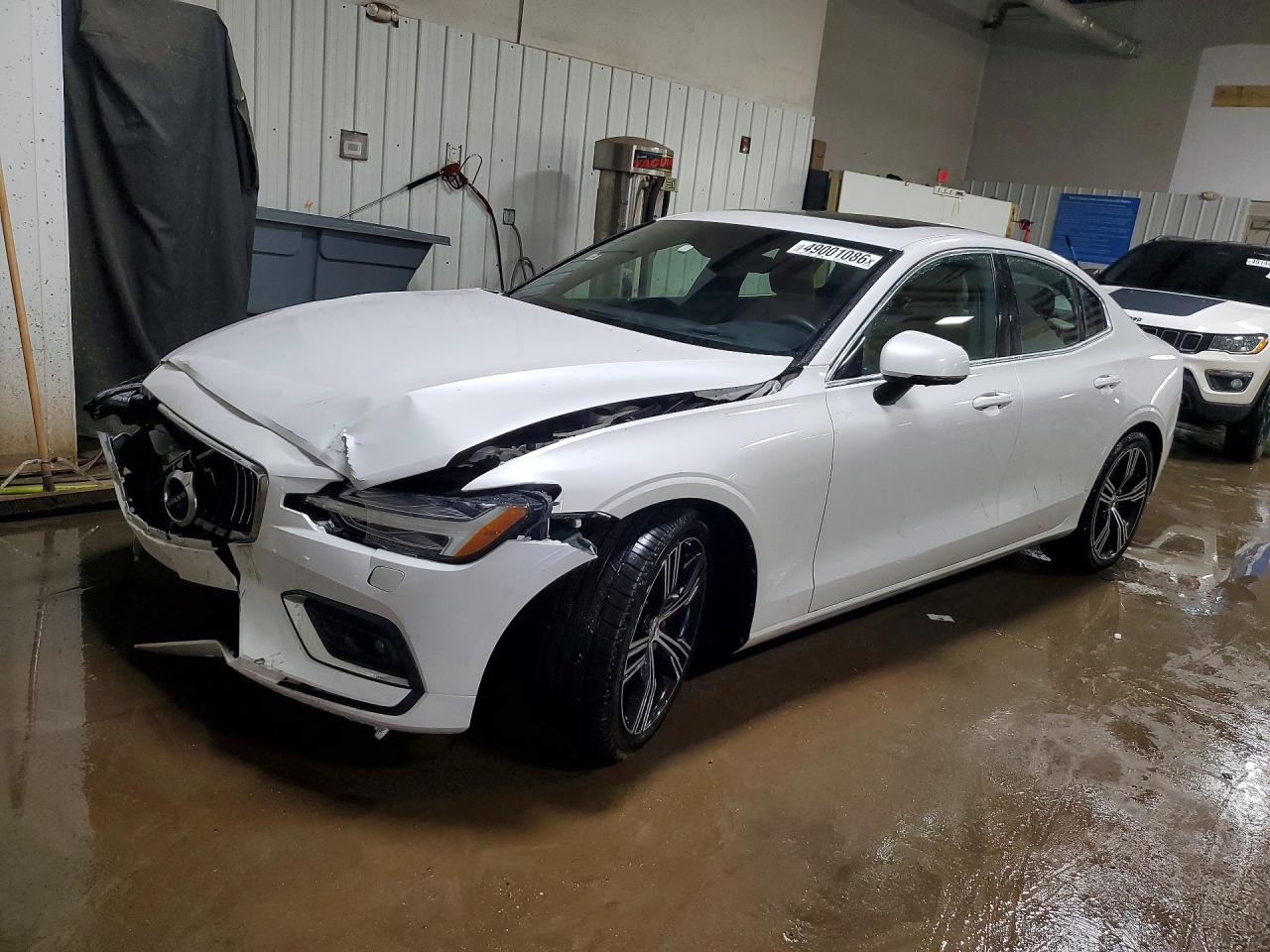 2019 Volvo S60 Inscription, VIN 7JRA22TL9KG015365 — Front end