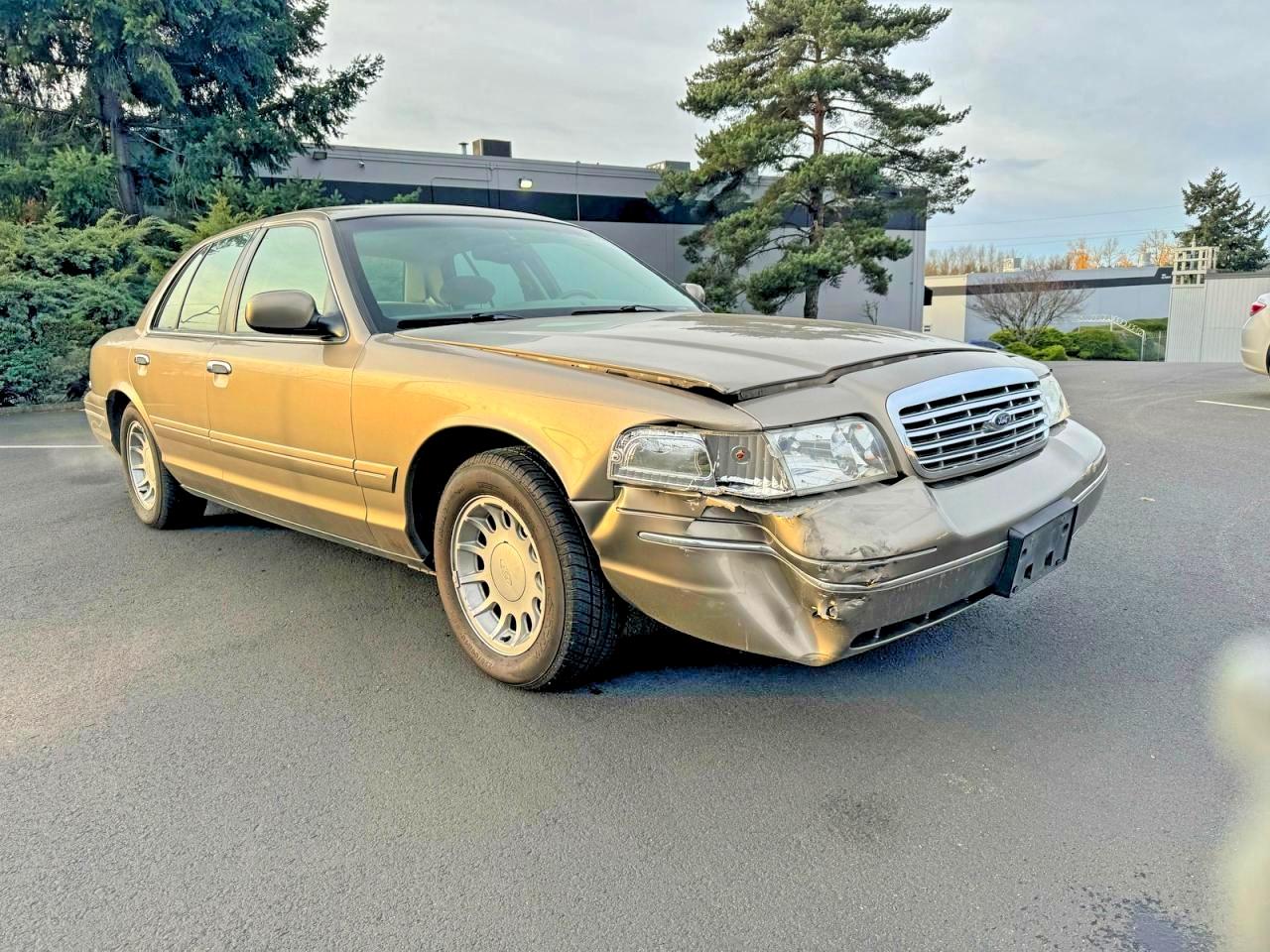 2001 Ford Crown Victoria LX, VIN 2FAFP74W41X162882 — Auction photo