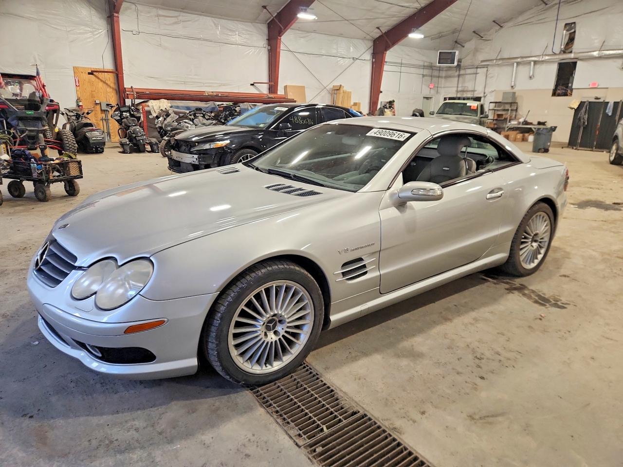 2004 Mercedes-Benz SL 55/63 AMG, VIN WDBSK74F74F073166 — Minor dents and scratches