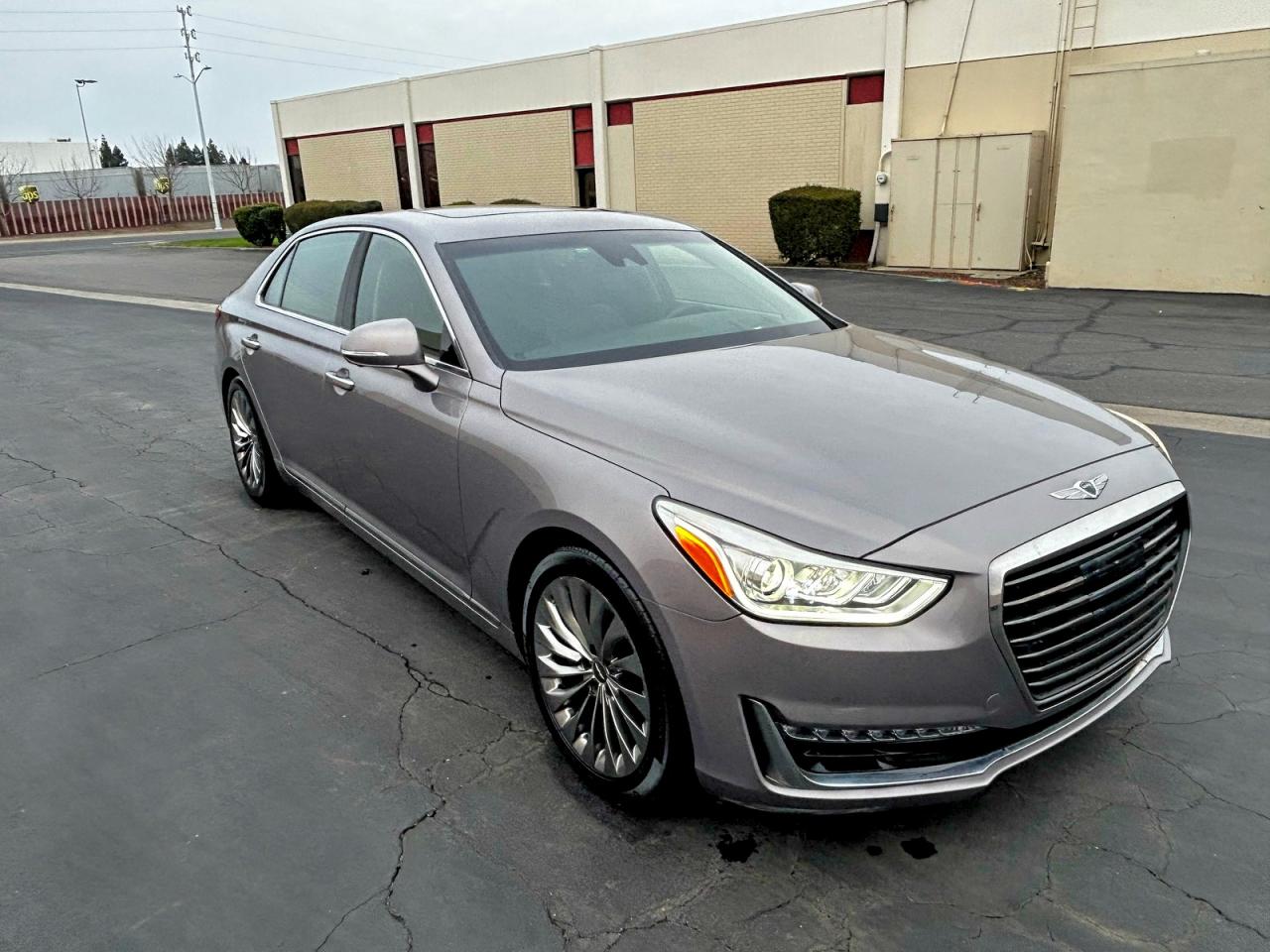 2018 Genesis G90 Ultimate, VIN KMHG54JH8JU044264 — Minor dents and scratches
