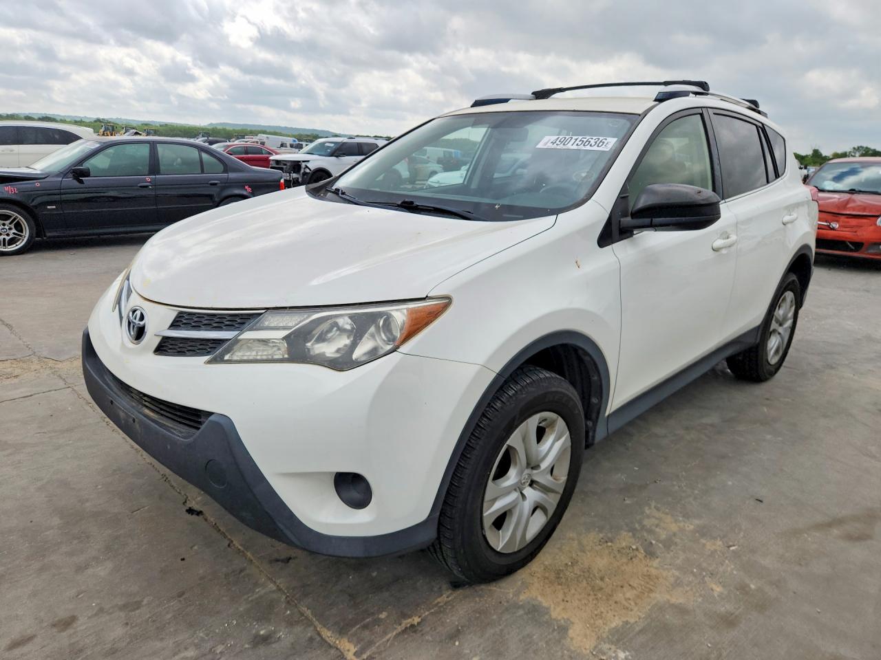 2014 Toyota RAV4 LE, VIN JTMZFREV3EJ000462 — Side