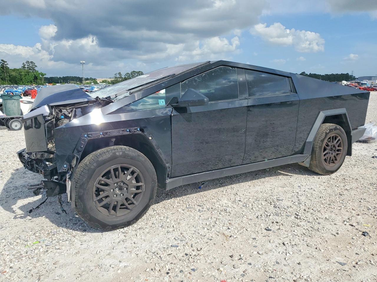 2025 Tesla Cybertruck, VIN 7G2CEHED2SA066069 — Фото с аукциона