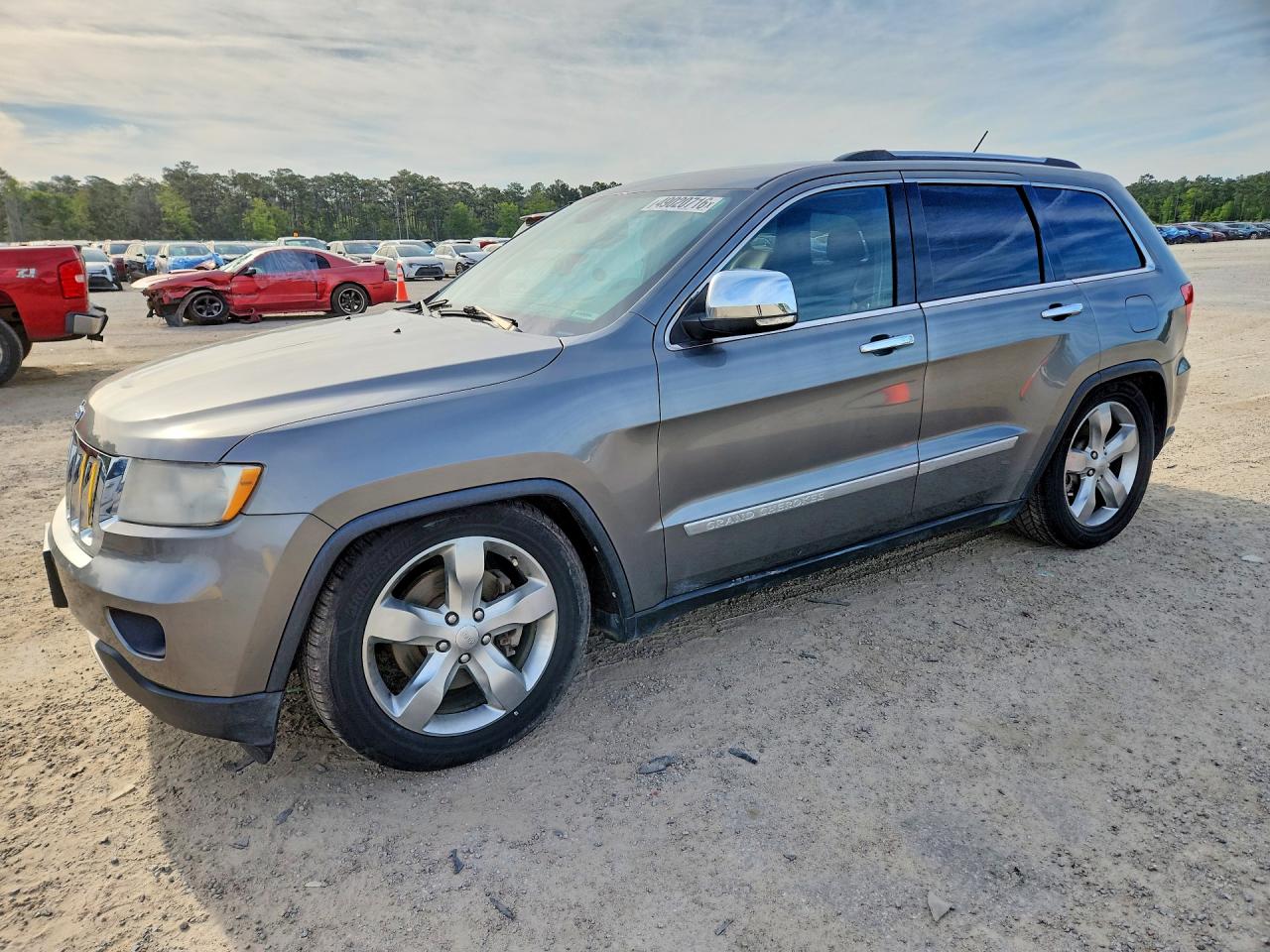 2013 Jeep Grand Cherokee Overland, VIN 1C4RJFCT1DC531984 — Minor dents and scratches