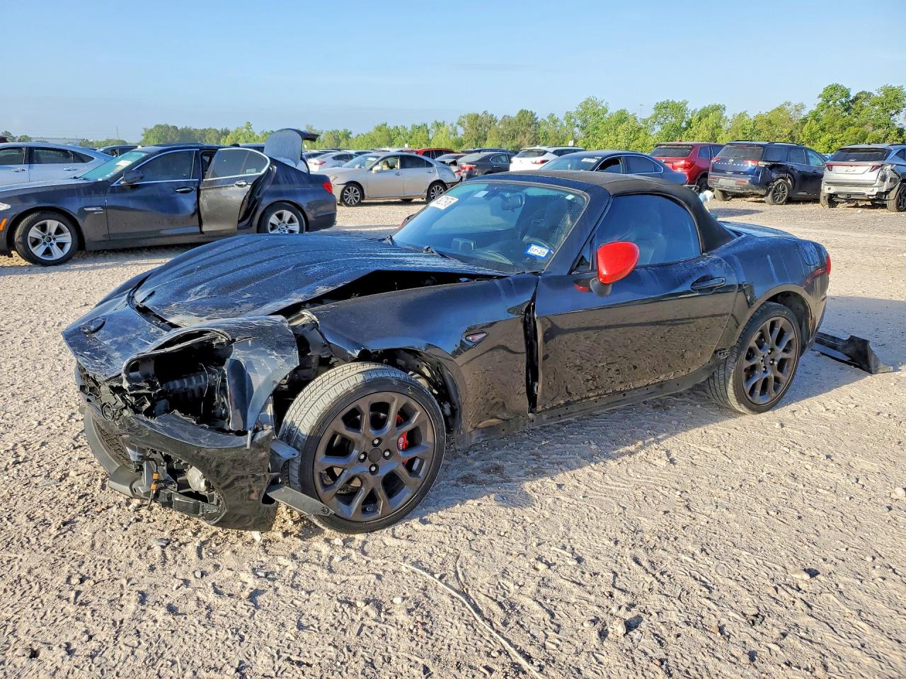 2019 FIAT 124 Spider Abarth, VIN JC1NFAEK5K0141361 — Front end