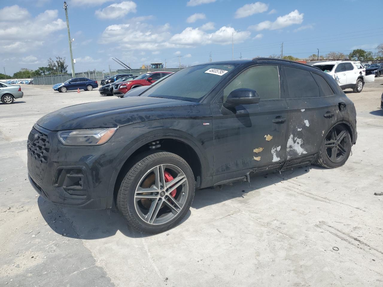 2025 Audi Q5 S line Premium Plus, VIN WA1E2AFY5S2040174 — Пожар в салоне