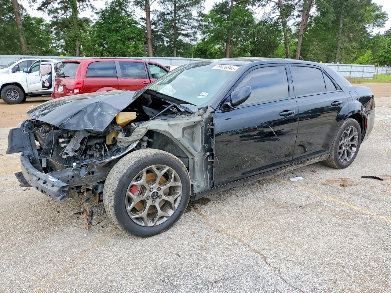 2016 Chrysler 300 S, VIN 2C3CCAGGXGH244407 — Front end