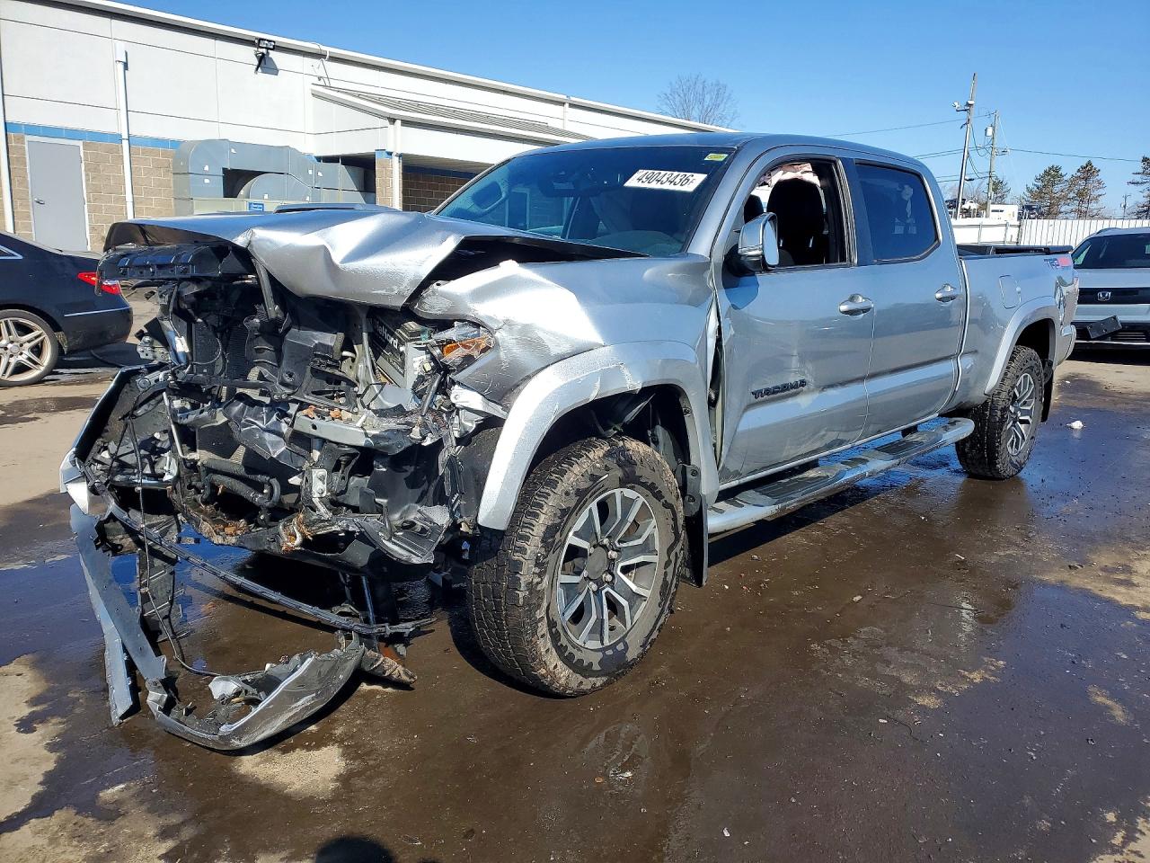 2022 Toyota Tacoma SR5, VIN 3TMDZ5BN2NM137331 — Front end