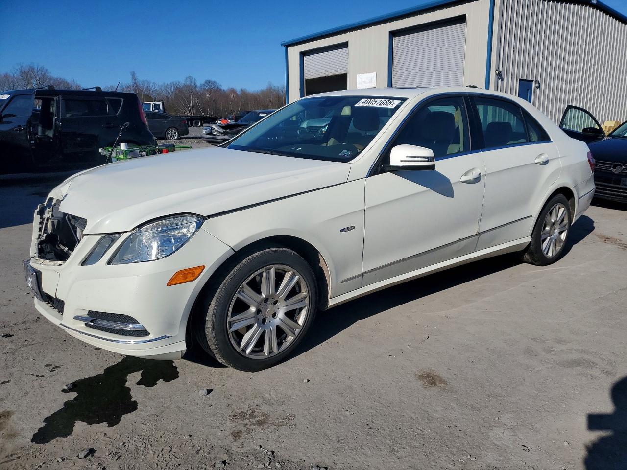2012 Mercedes-Benz E 350 Luxury, VIN WDDHF8JB4CA522473 — Front end