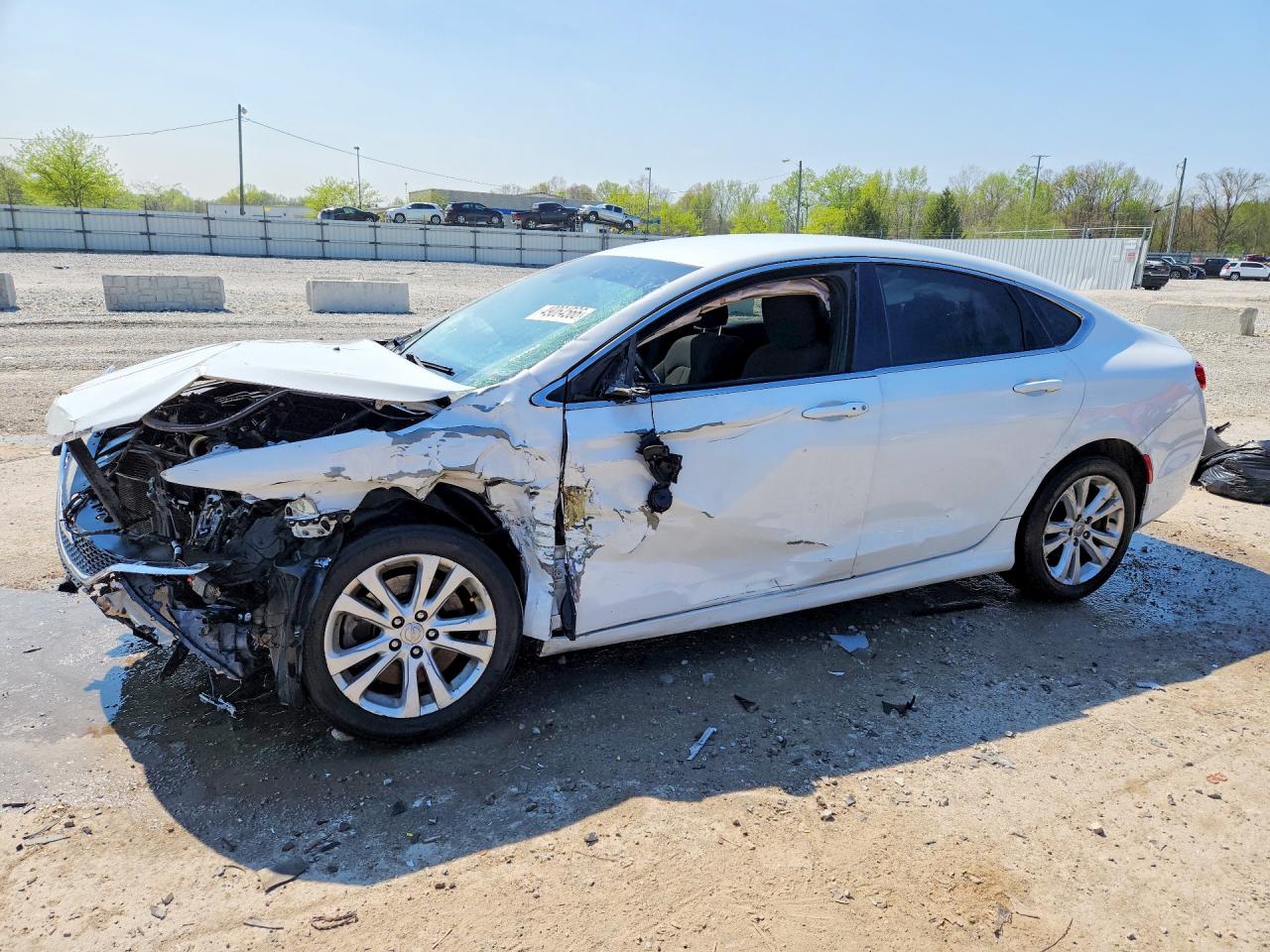 2015 Chrysler 200 Limited, VIN 1C3CCCAGXFN516383 — Бок