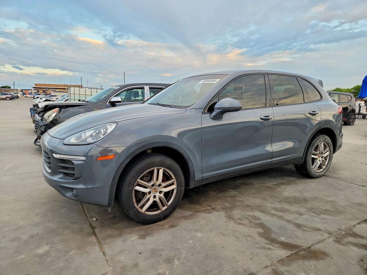 2017 Porsche Cayenne, VIN WP1AA2A22HKA89551 — Бок