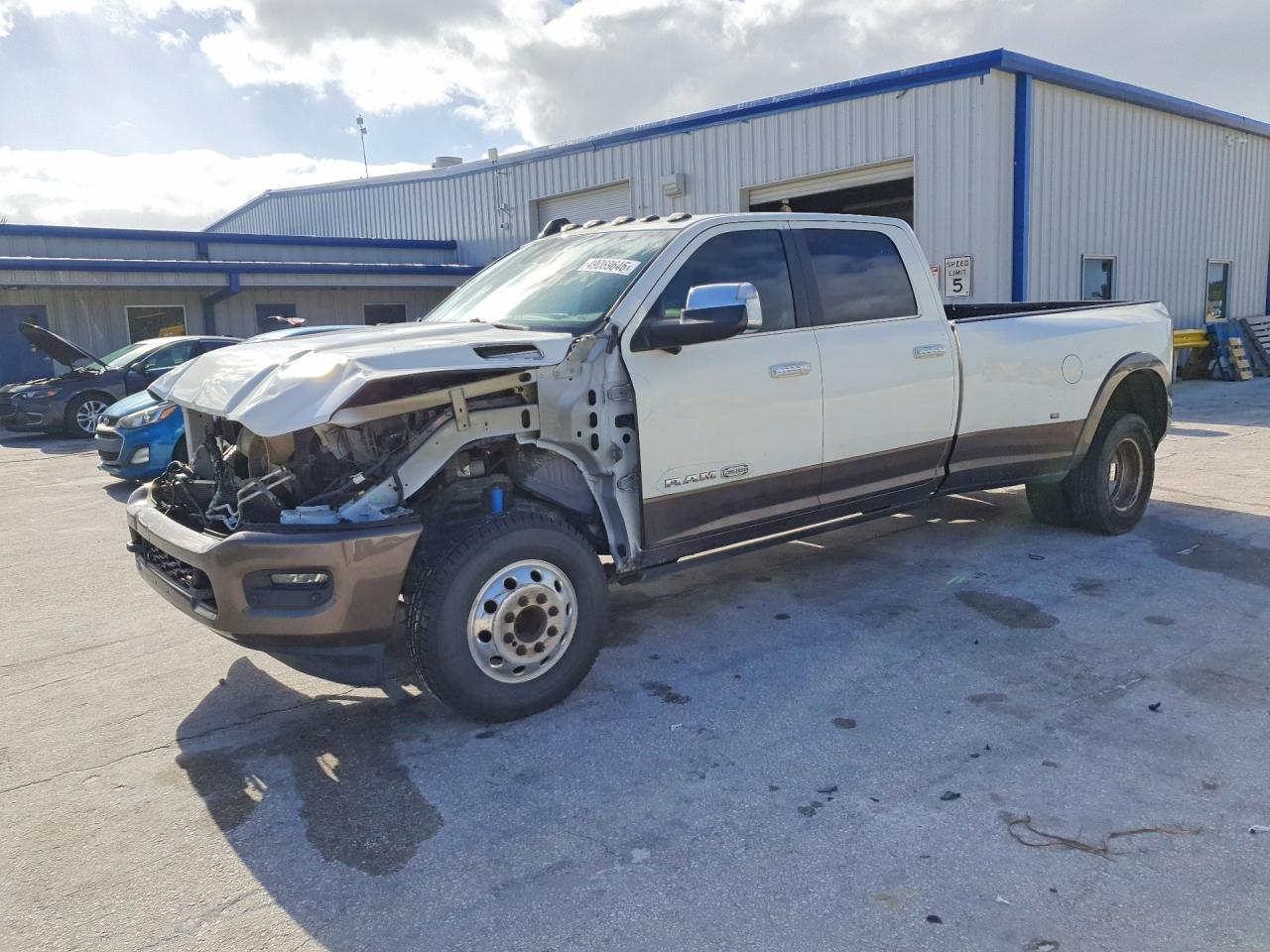 2019 Ram 3500 Longhorn, VIN 3C63RRKL6KG526069 — Front end