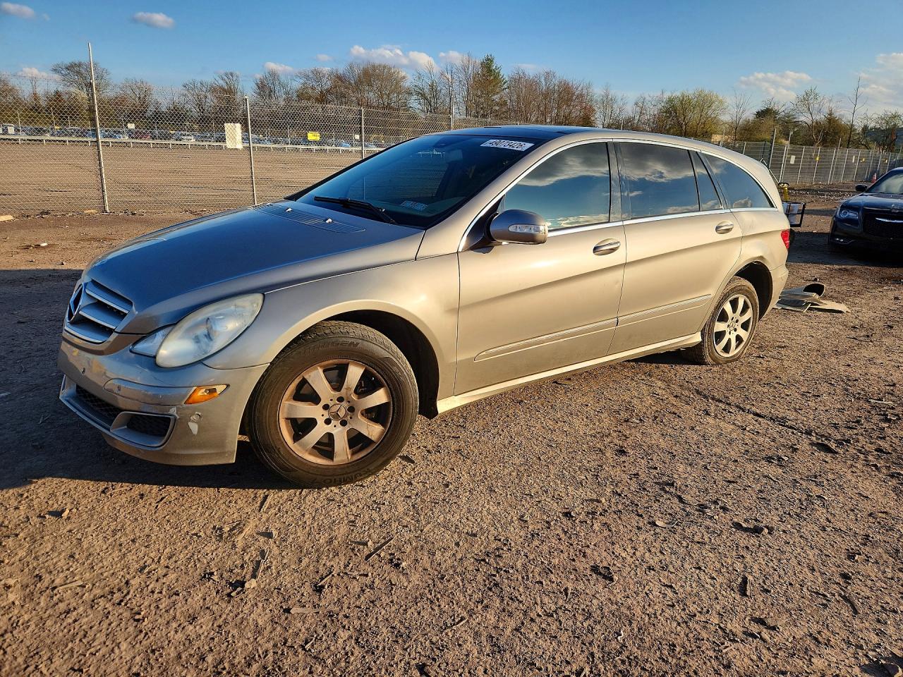 2007 Mercedes-Benz R 3.5L, VIN 4JGCB65E67A040811 — Side