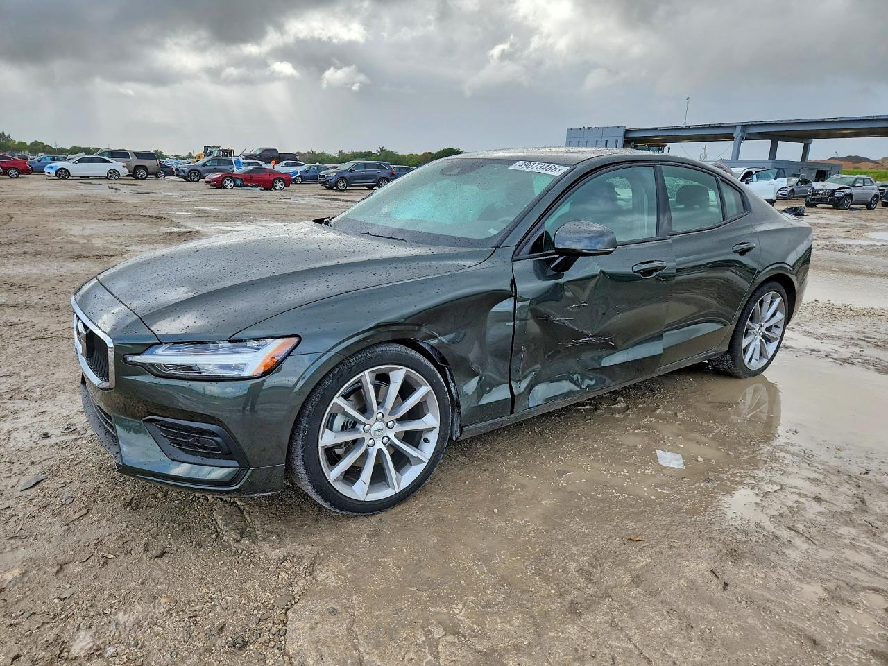 2020 Volvo S60 Momentum, VIN 7JR102FK5LG035803 — Бок