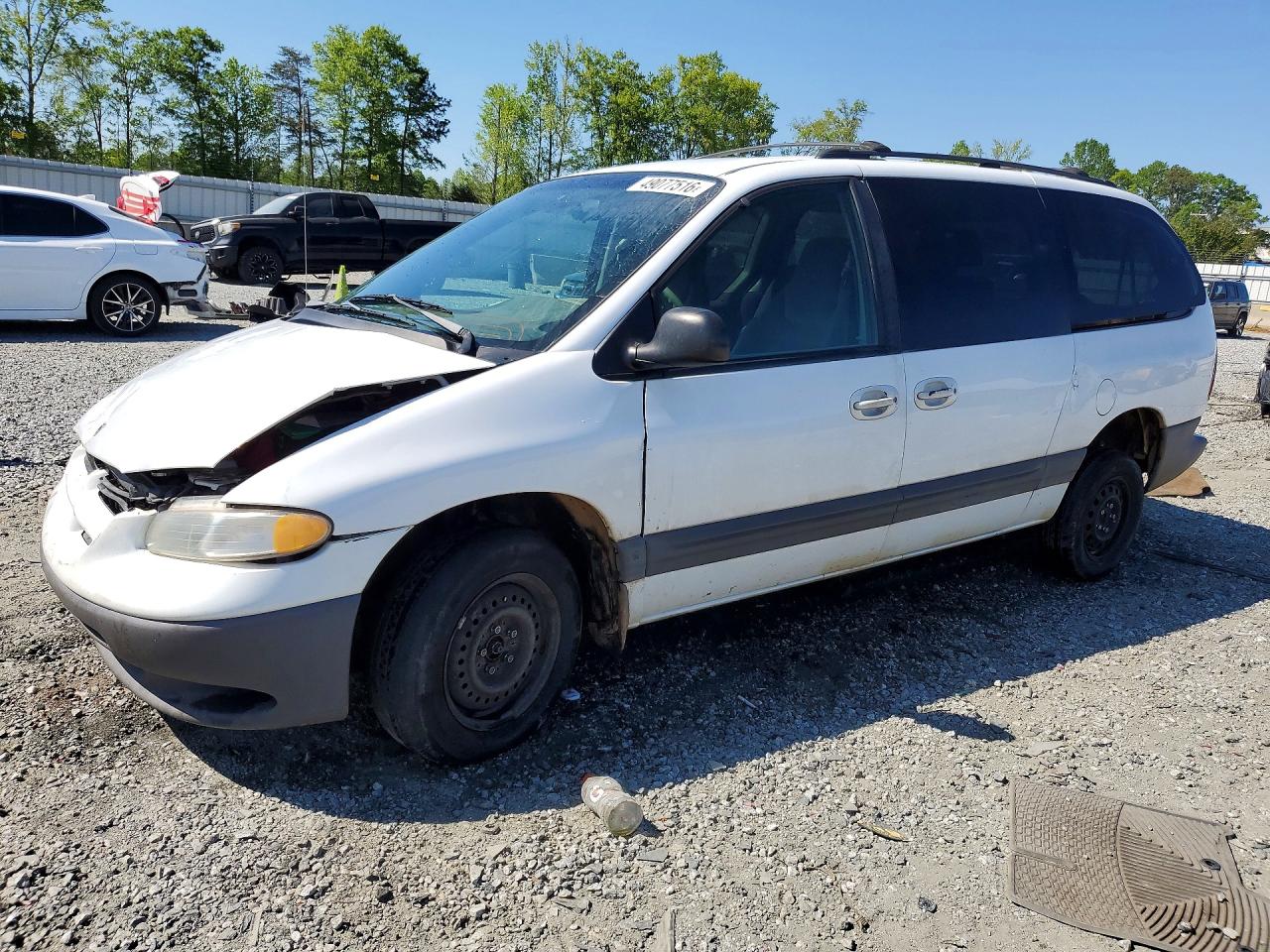 1999 Dodge Caravan SE, VIN 2B4GP44G3XR337624 — Перед