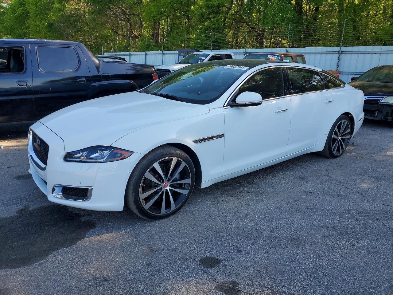 2019 Jaguar XJ Portfolio, VIN SAJWJ2GD3K8W17829 — Rear end