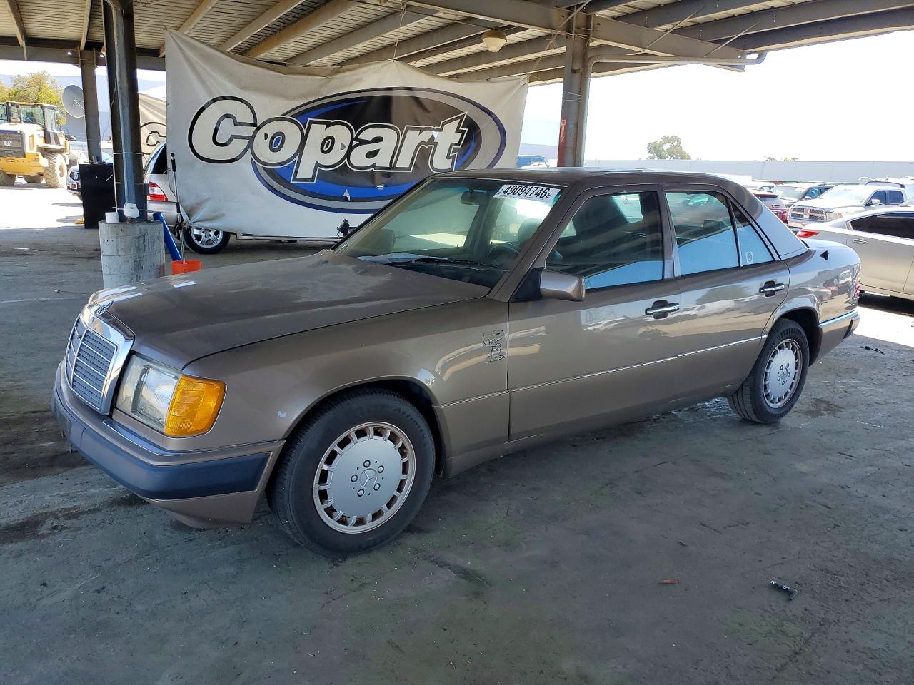 1990 Mercedes-Benz 260, VIN WDBEA26D5LB281082 — Minor dents and scratches